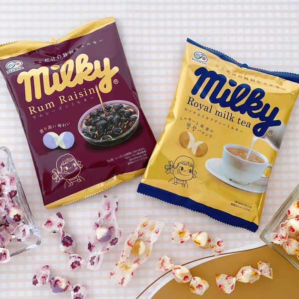 ◇◆◇数量限定品◇◆◇不二家【ロイヤルミルクティーミルキー】アッサム紅茶香るミルキーと濃厚なミルクを味わえるミルキーをハーフ＆ハーフで仕上げた心安らぐミルキー。【ラムレーズンミルキー】ラムレーズン香るミルキーと濃厚なミルクを味わえるミルキーをハーフ＆ハーフで仕上げた大人な味わい。ファンも多い毎年人気のフレーバーです♪期間・数量限定発売♪ぜひお試しください。